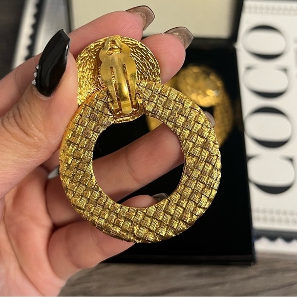 CHANEL Vintage Gold CC Logo Textured Hoop Clip On Earrings - Picture 4 of 10